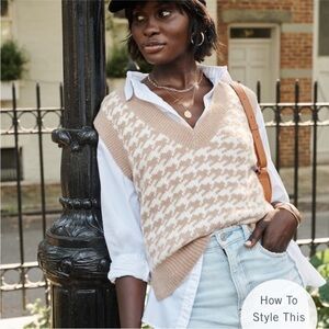 A&F V-Neck Sweater Vest in Cream Houndstooth Size XS